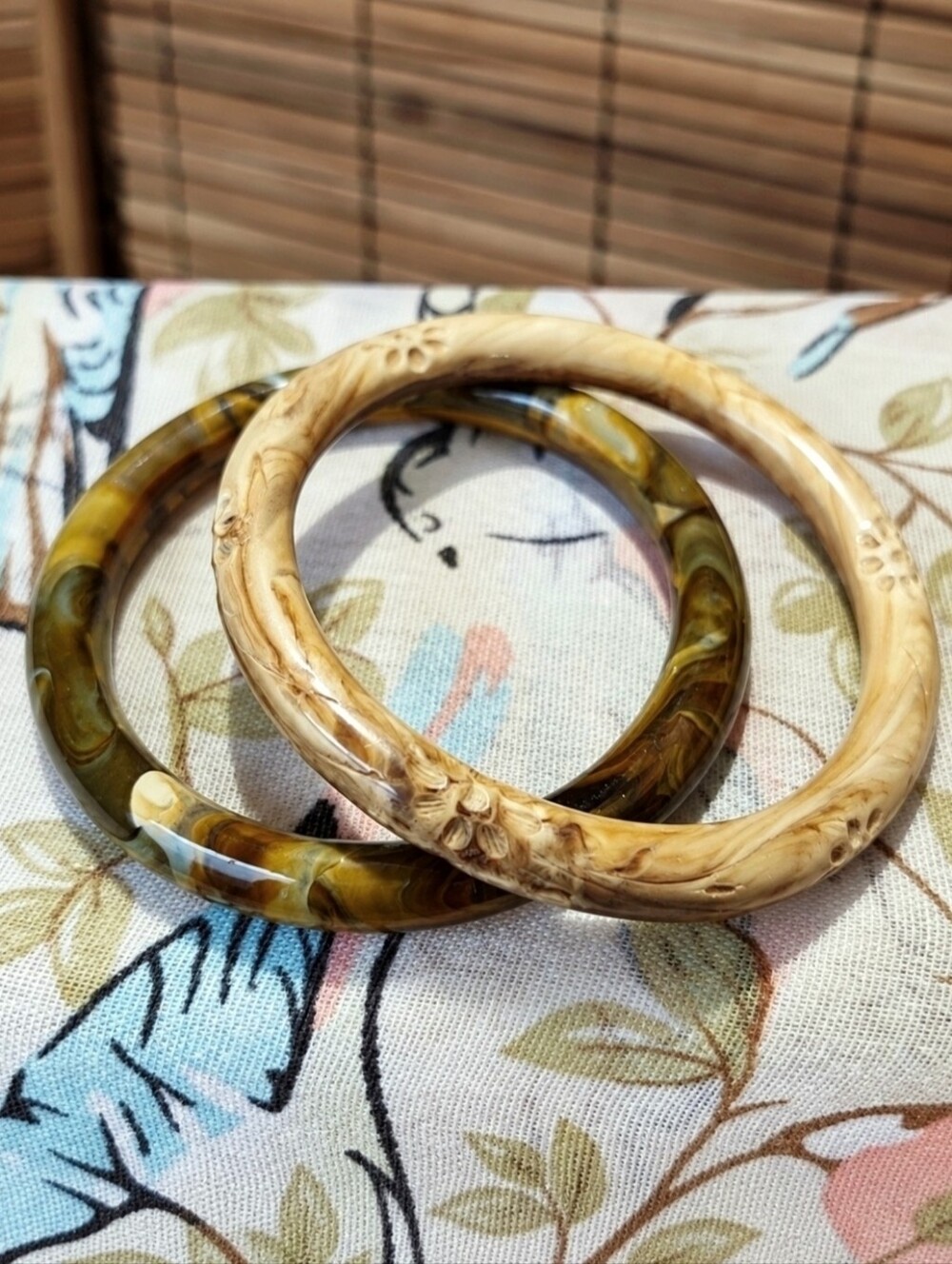 2 Bangle Bracelets Carved Marbled Lucite Olive Swirled Glass Vintage Agate Stone